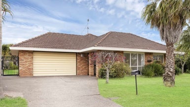 70 Tington Avenue, Wattle Downs, Auckland - Carousel 1