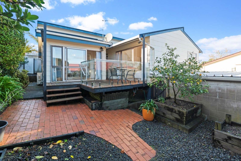 2/47 Rawene Road, Birkenhead, Auckland - Carousel 1