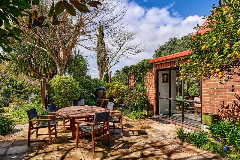 18 Solander Place, Whitby, Porirua - Carousel 1