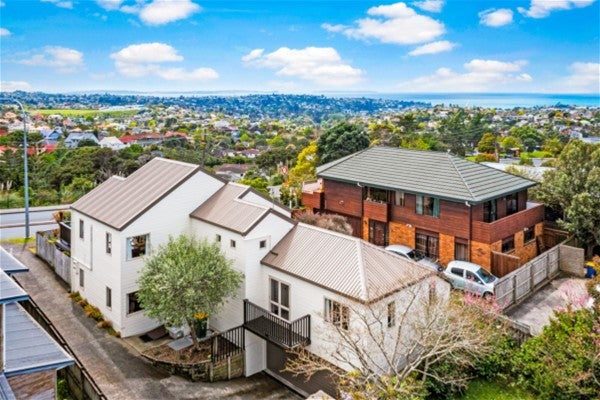 1/720 East Coast Road, Pinehill, Auckland - Carousel 1