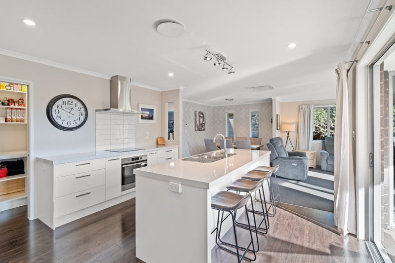 7 Broomleigh Drive, Rolleston, Rolleston - Carousel 2