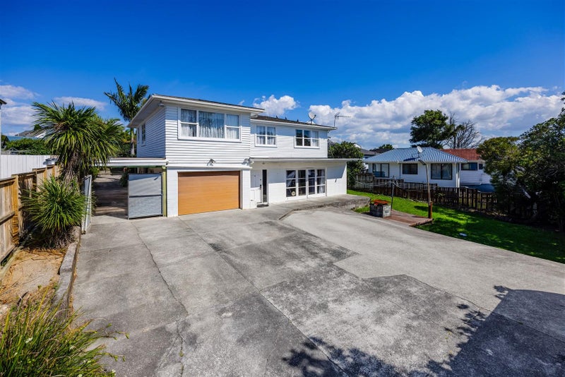 9 Malvina Place, Bucklands Beach, Auckland - Carousel 1