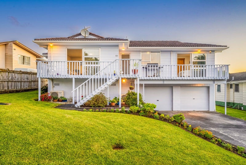 56 Lewisham Street, Highland Park, Auckland - Carousel 1