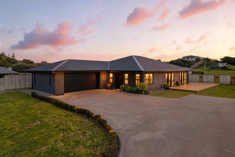 5 Golf Vue Place, Castlecliff, Whanganui - Carousel 1