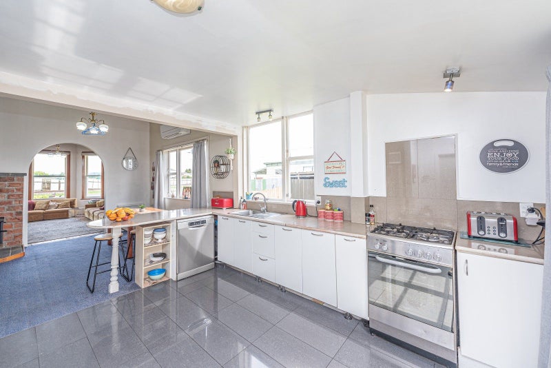 12 Eastown Road, Whanganui East, Whanganui - Carousel 2
