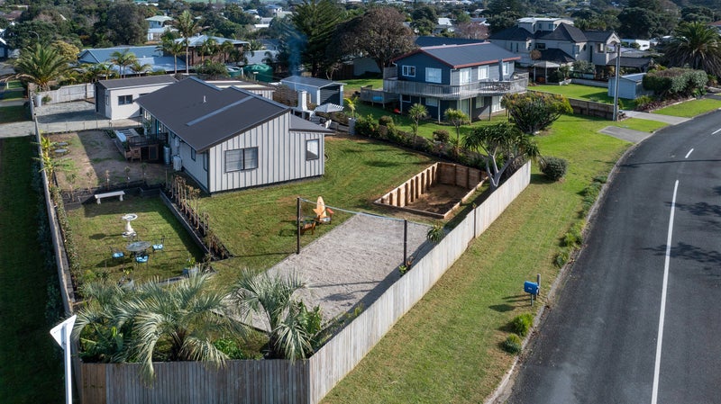 20 Robert Street, Mangawhai Heads, Mangawhai - Carousel 2