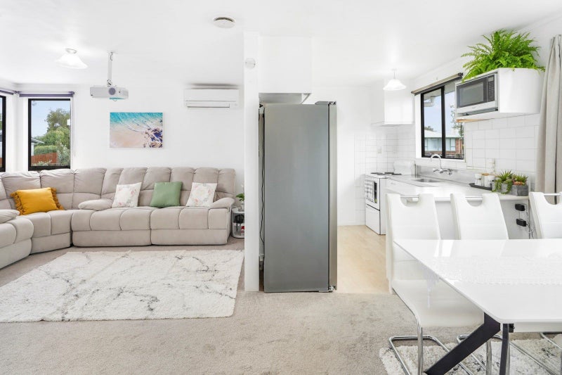 29 Anderson Road, Deanwell, Hamilton - Carousel 1