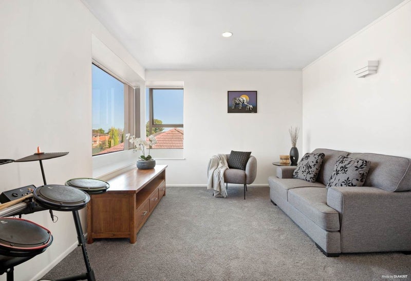 4 Buckingham Crescent, Manukau, Auckland - Carousel 2