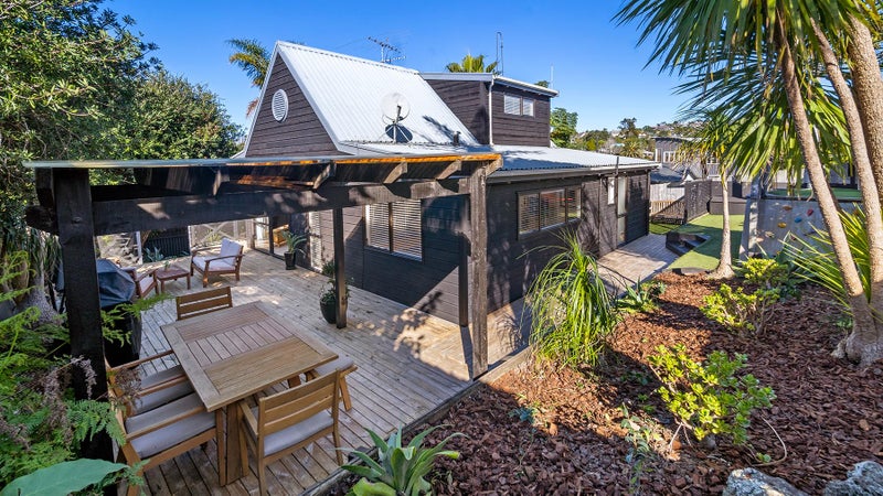 2/31 Kiteroa Terrace, Rothesay Bay, Auckland - Carousel 1