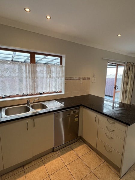 67 Glenveagh Park Drive, Weymouth, Auckland - Carousel 2