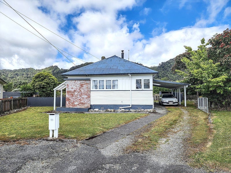 11 Kerr Avenue, Cobden, Greymouth - Carousel 1
