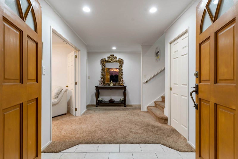 9 Matterhorn Crescent, Northpark, Auckland - Carousel 2