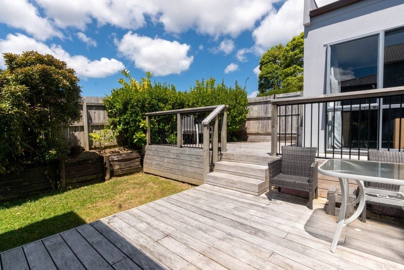 1 Pyrite Street, Westgate, Auckland - Carousel 1