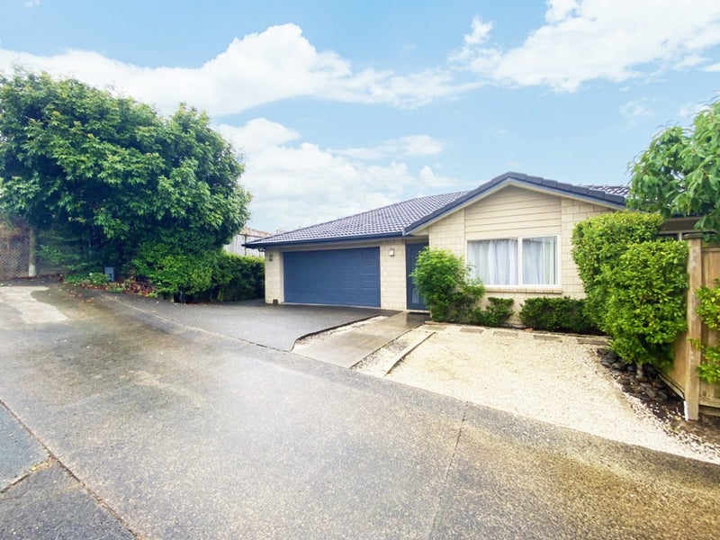5 Chloe Place, Massey, Auckland - Carousel 1