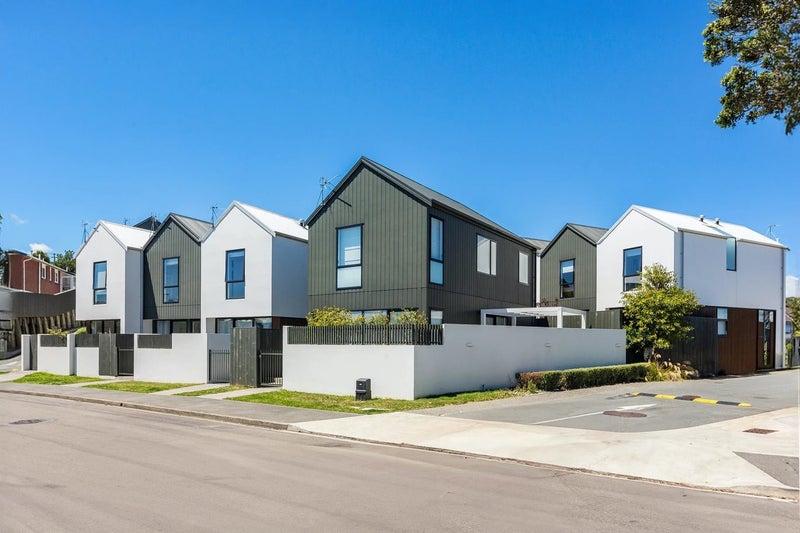 2/6 Oswald Crescent, Paparangi, Wellington - Carousel 1