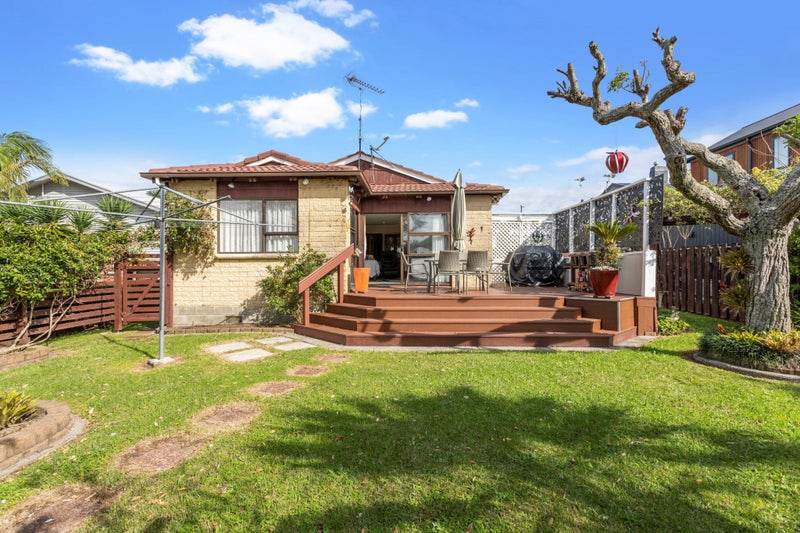 8 Vancouver Avenue, Sandringham, Auckland - Carousel 1