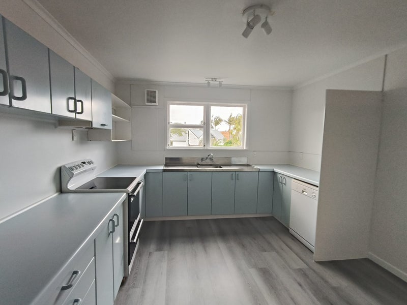 2/32 Woodward Road, Mount Albert, Auckland - Carousel 7