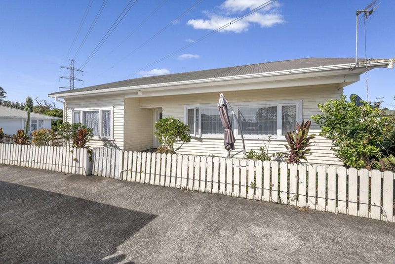 3B Fulton Crescent, Ōtara, Auckland - Carousel 1