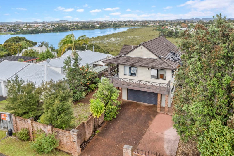 127 West Harbour Drive, West Harbour, Auckland - Carousel 1