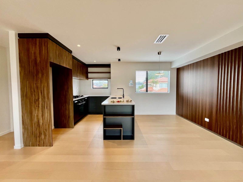 2/16 Mapau Road, Greenlane, Auckland - Carousel 1