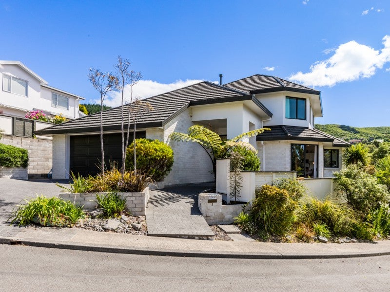 1 Linacre Way, Tawa, Wellington - Carousel 1