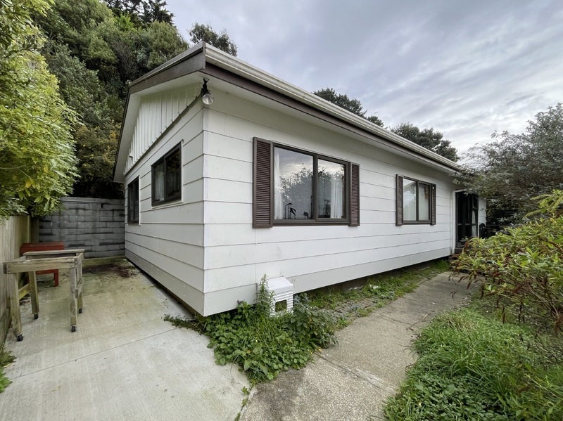 21B Fernhaven Grove, Newlands, Wellington - Carousel 10
