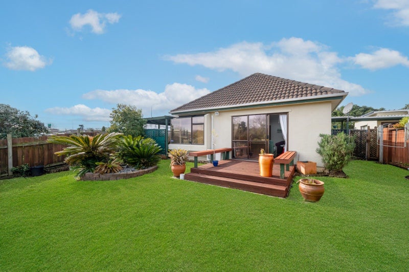 2/55 Aviemore Drive, Highland Park, Auckland - Carousel 1