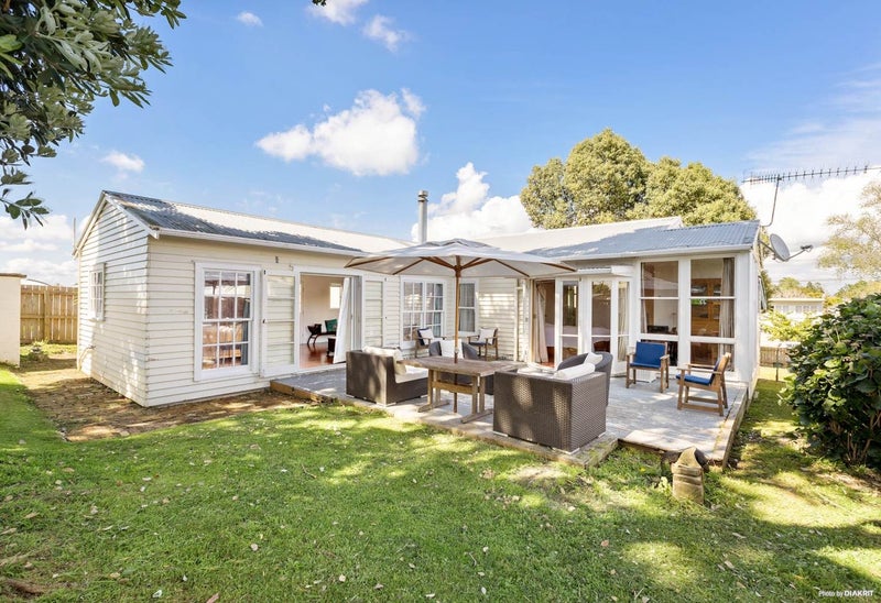 22 Torino Street, Point England, Auckland - Carousel 1