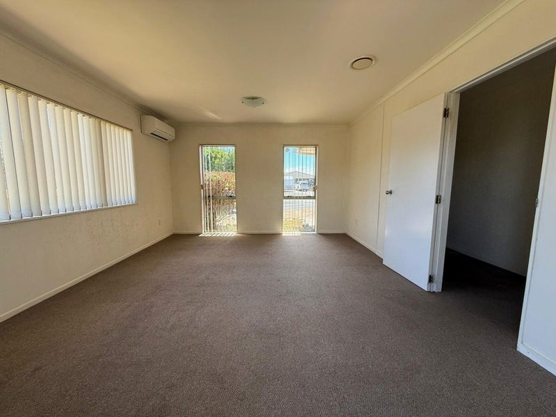 22 Matilda Place, Weymouth, Auckland - Carousel 2