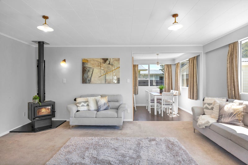 22 Omaha Grove, Totara Park, Upper Hutt - Carousel 2