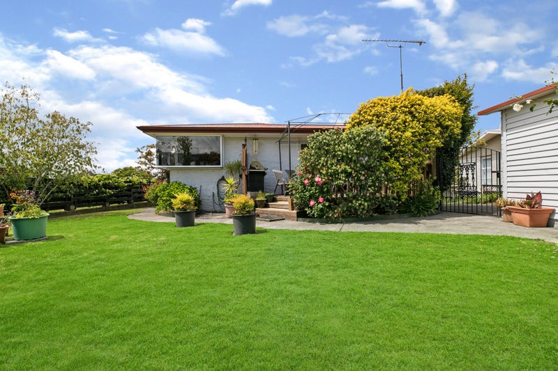 14 Sunnyhills Avenue, Glenview, Hamilton - Carousel 2