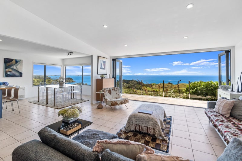 34 View Road, Waiheke Island, Auckland - Carousel 1