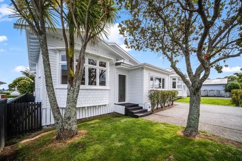 45 Formby Avenue, Point Chevalier, Auckland - Carousel 2