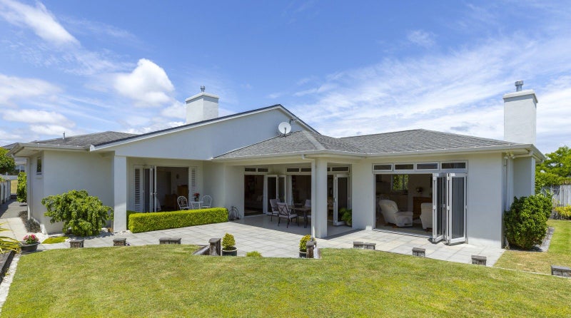 25 Magnolia Rise, Waipahihi, Taupo - Carousel 1