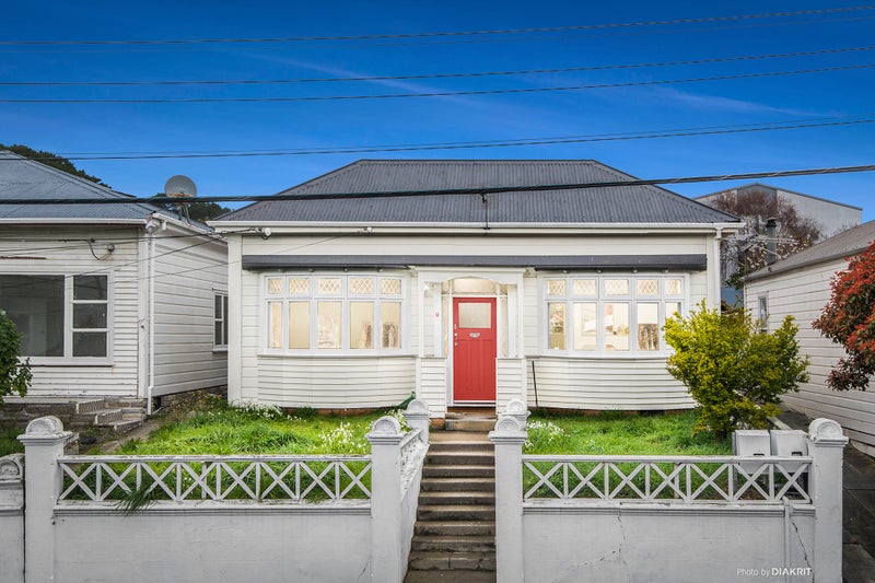 9 Te Wharepouri Street, Berhampore, Wellington - Carousel 1