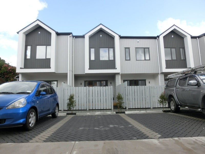 8/66 Swanson Road, Henderson, Auckland - Carousel 1