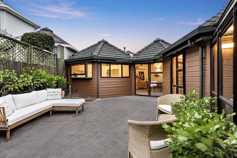 15A Allen Johnston Place, Saint Johns, Auckland - Carousel 1