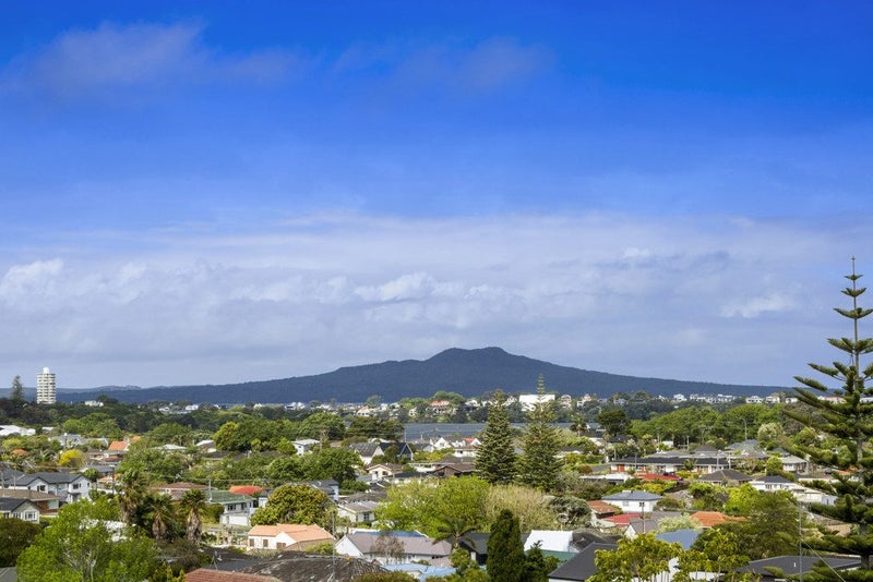 39B Forrest Hill Road, Milford, Auckland - Carousel 2