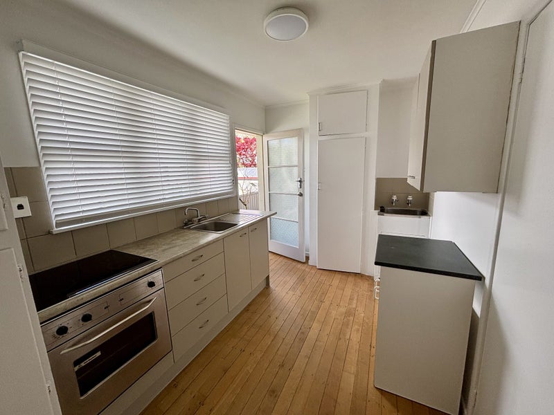 1/104 Exmouth Road, Northcote, Auckland - Carousel 2