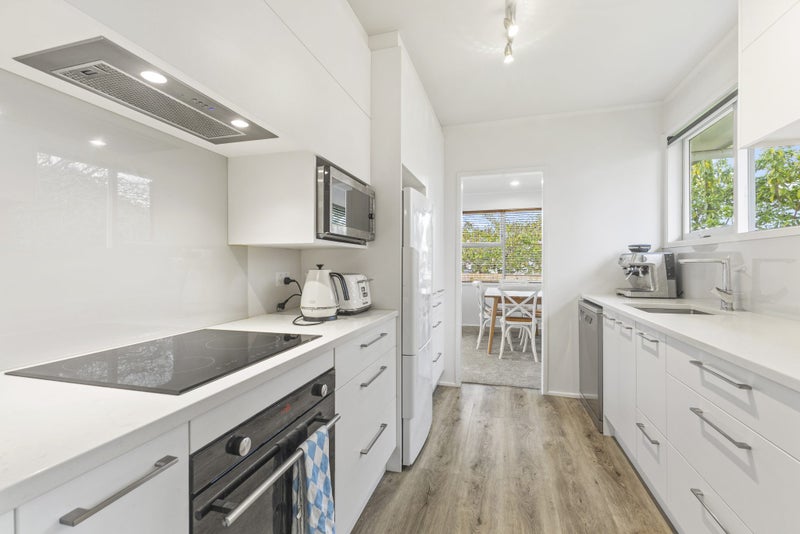 25 Dalry Place, Mangere Bridge, Auckland - Carousel 2