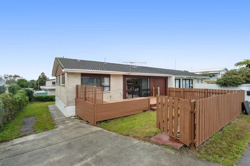 1/6 Hinekohu Street, New Lynn, Auckland - Carousel 1