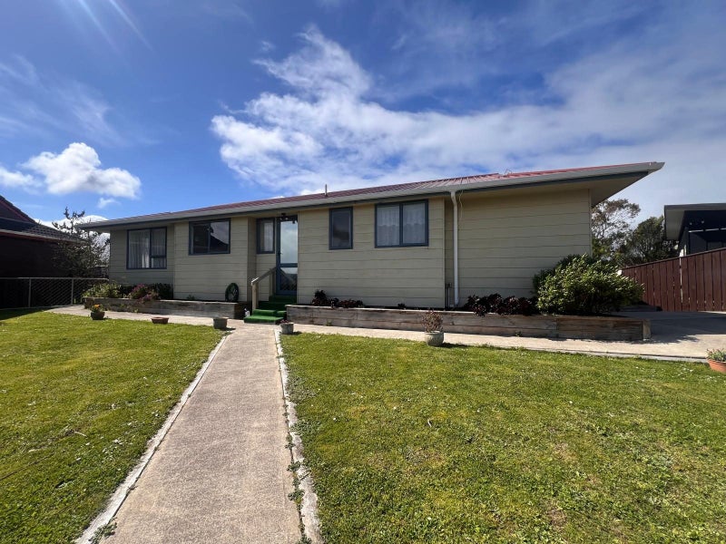 6 Doncaster Terrace, Ascot Park, Porirua - Carousel 1