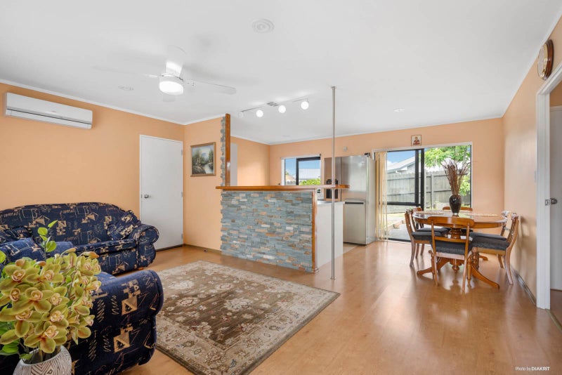 22 Randwick Place, Randwick Park, Auckland - Carousel 2