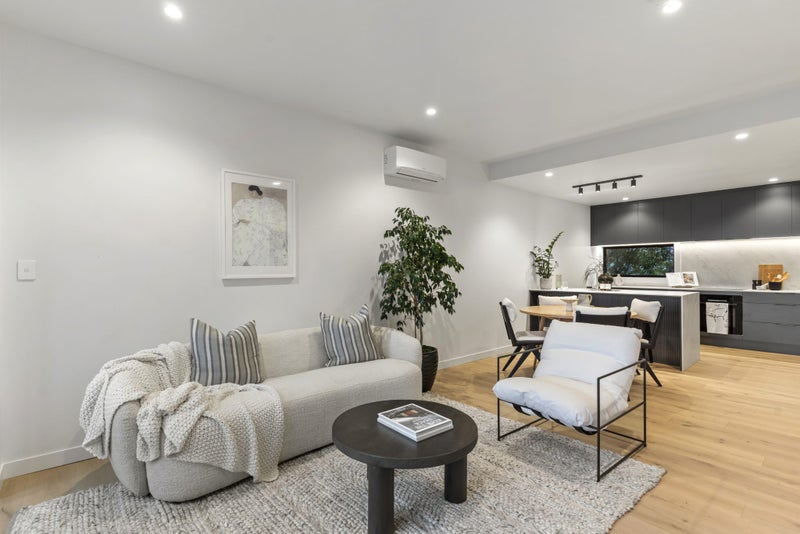 11 Western Springs Road, Morningside, Western Springs - Carousel 2