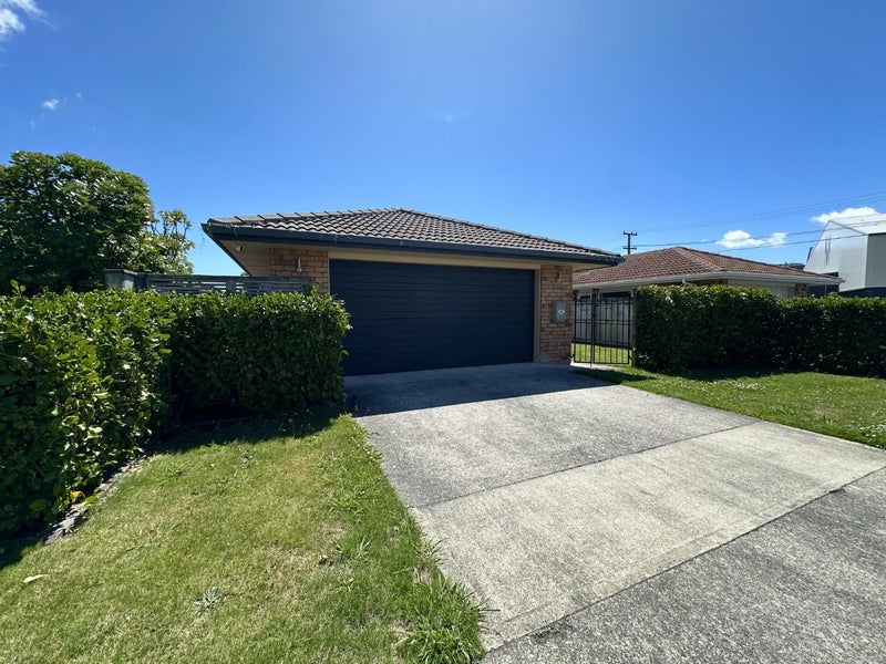 4 Resinosa Street, Trentham, Upper Hutt - Carousel 1