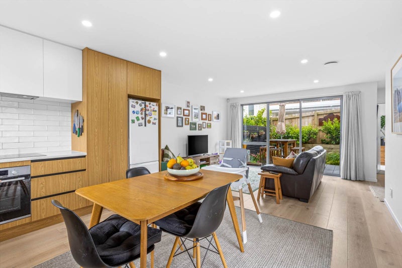 48B Lyttelton Avenue, Forrest Hill, Auckland - Carousel 2