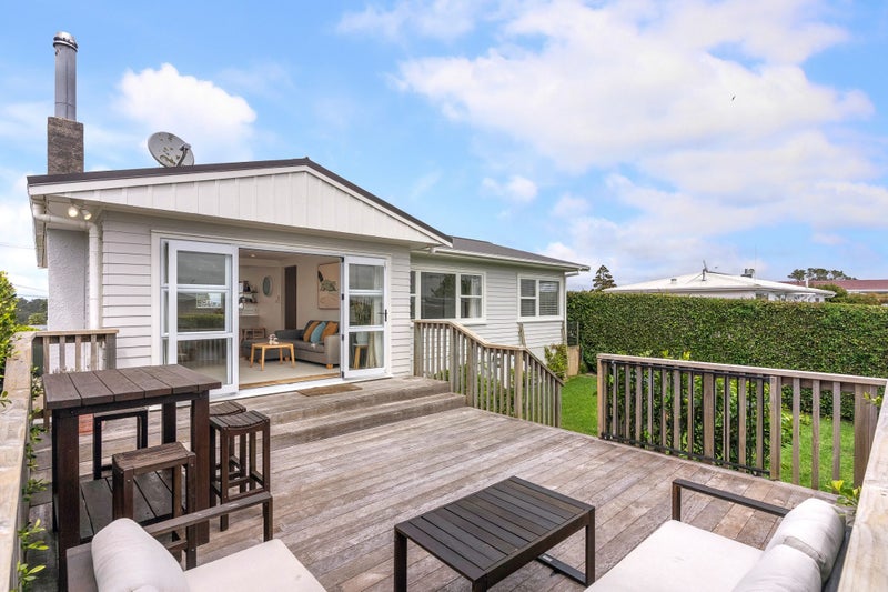 15 Roberts Road, Glenfield, Auckland - Carousel 1