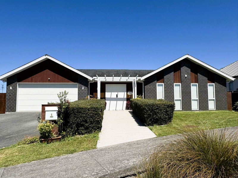5 Gemscott Crescent, Huapai, Kumeu - Carousel 1