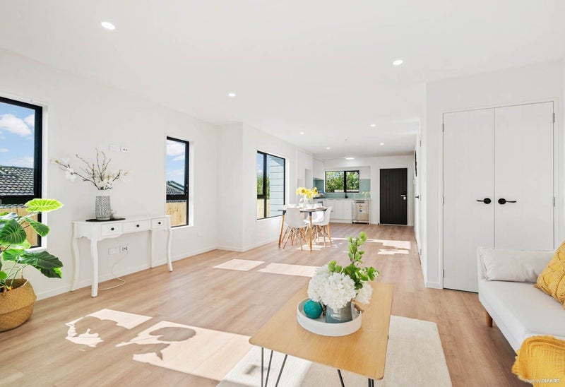 1/621 Glenfield Road, Totara Vale, Auckland - Carousel 1