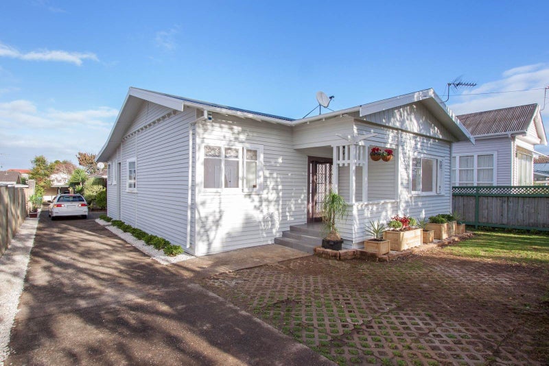 1/81 Campbell Road, One Tree Hill, Auckland - Carousel 1